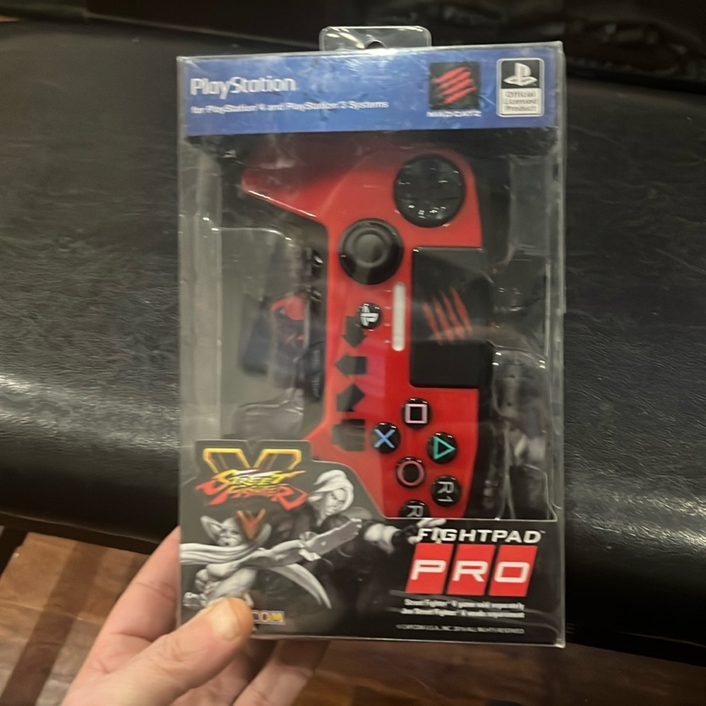 Mad Catz PS3-PS4 street fighter edition controller NIB
